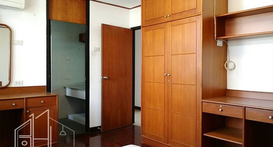 For rent 3 bedrooms condo in Watthana, Bangkok