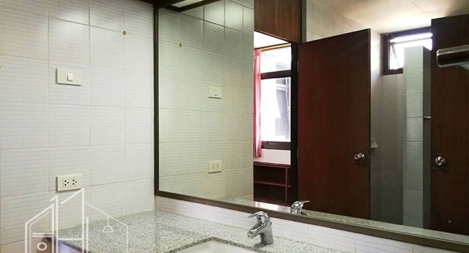 For rent 3 bedrooms condo in Watthana, Bangkok