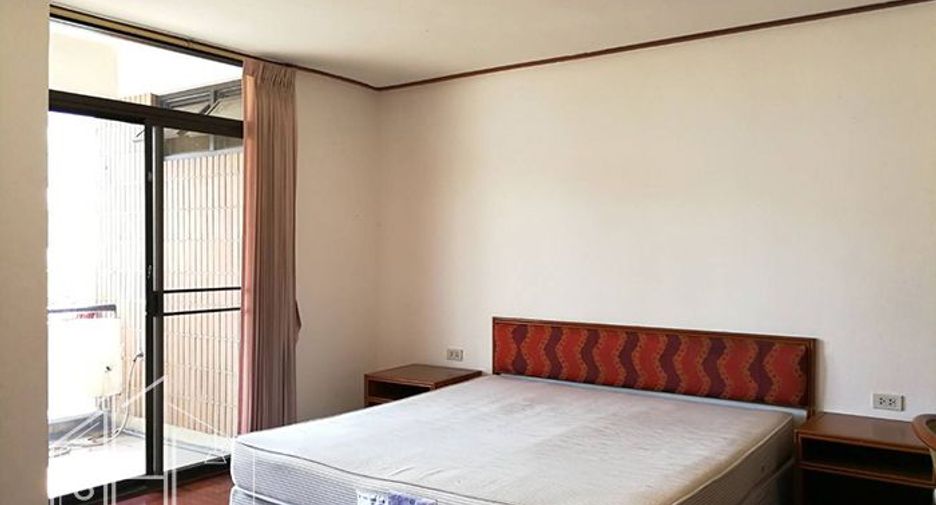 For rent 3 bedrooms condo in Watthana, Bangkok