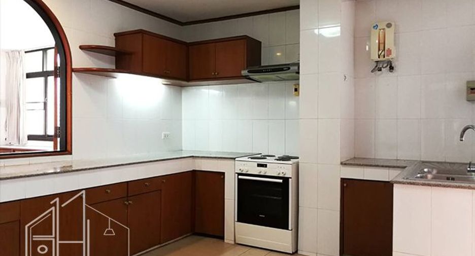 For rent 3 bedrooms condo in Watthana, Bangkok