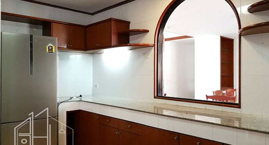 For rent 3 bedrooms condo in Watthana, Bangkok