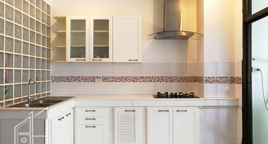 For rent 3 bedrooms condo in Watthana, Bangkok