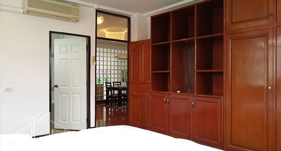 For rent 3 bedrooms condo in Watthana, Bangkok