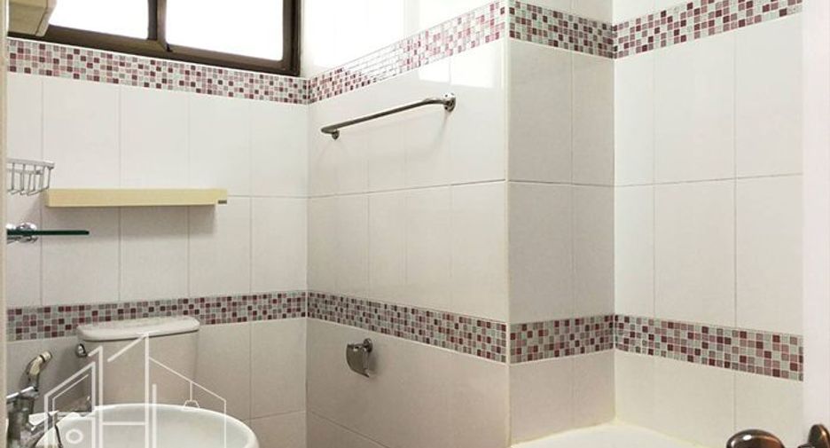 For rent 3 bedrooms condo in Watthana, Bangkok