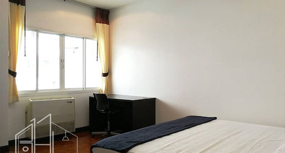 For rent 3 bedrooms condo in Watthana, Bangkok
