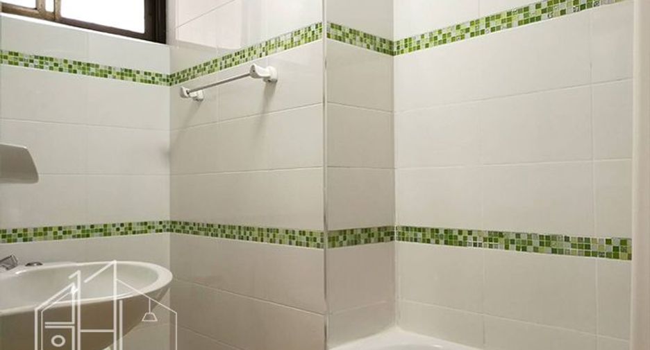 For rent 3 bedrooms apartment in Watthana, Bangkok