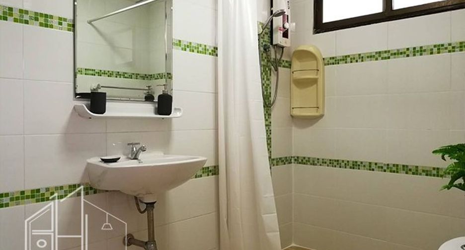 For rent 3 bedrooms apartment in Watthana, Bangkok