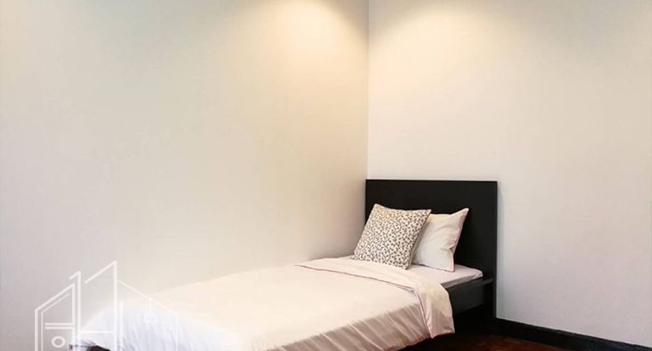 For rent 3 bedrooms apartment in Watthana, Bangkok