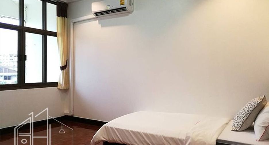 For rent 3 bedrooms apartment in Watthana, Bangkok