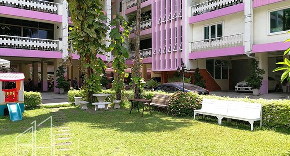 For rent 3 bedrooms apartment in Watthana, Bangkok