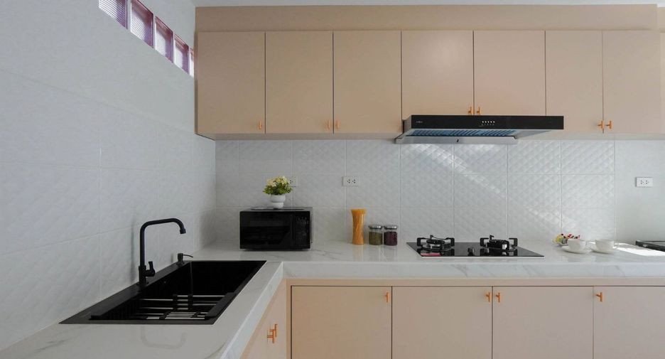 Продажа 3 спальни дом в Йомтиен, Паттайя