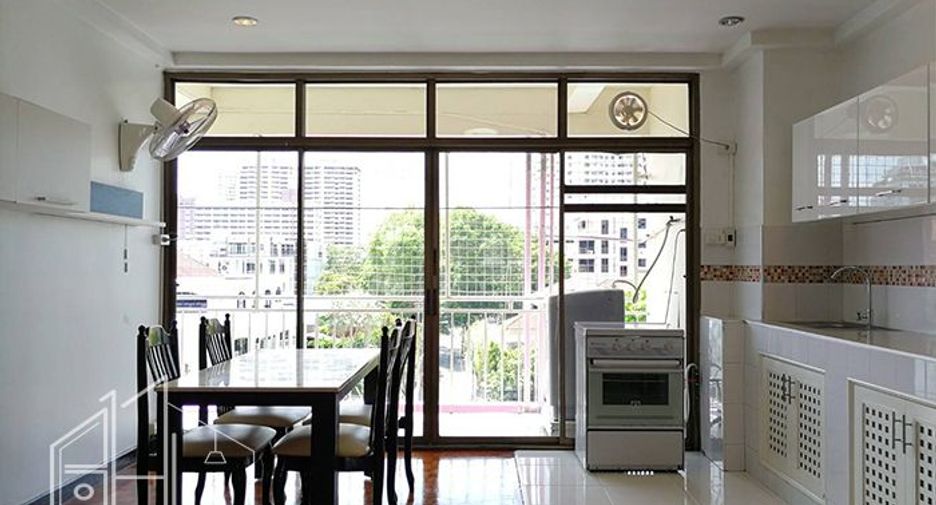 For rent 3 bedrooms apartment in Watthana, Bangkok