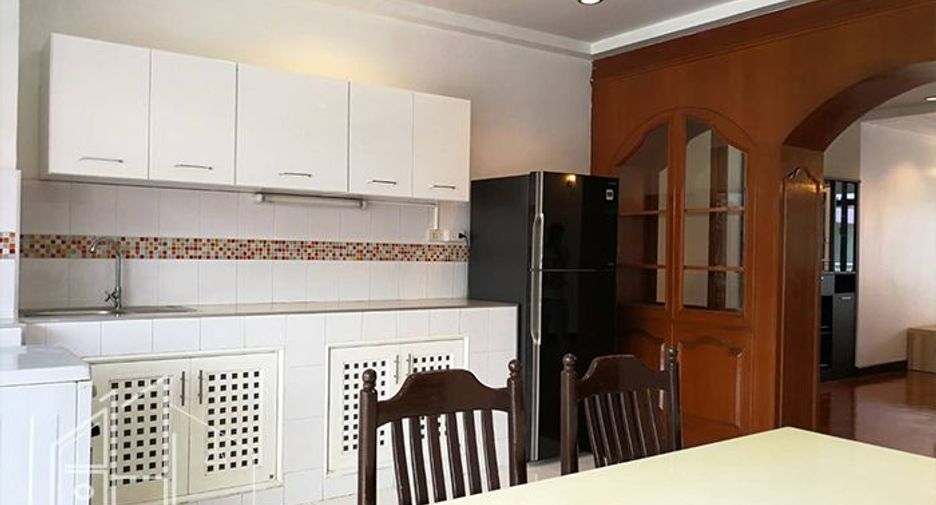 For rent 3 bedrooms apartment in Watthana, Bangkok