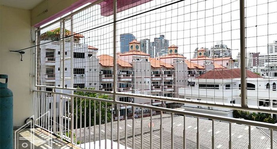 For rent 3 bedrooms apartment in Watthana, Bangkok