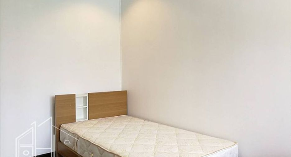 For rent 3 bedrooms apartment in Watthana, Bangkok