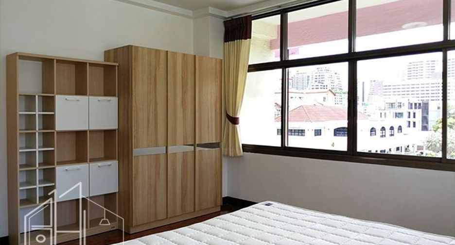 For rent 3 bedrooms apartment in Watthana, Bangkok