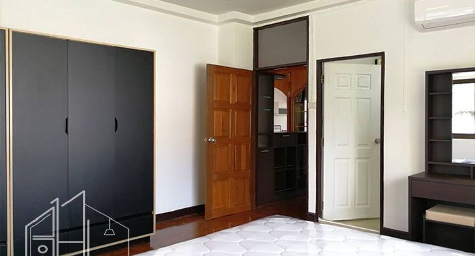 For rent 3 bedrooms apartment in Watthana, Bangkok