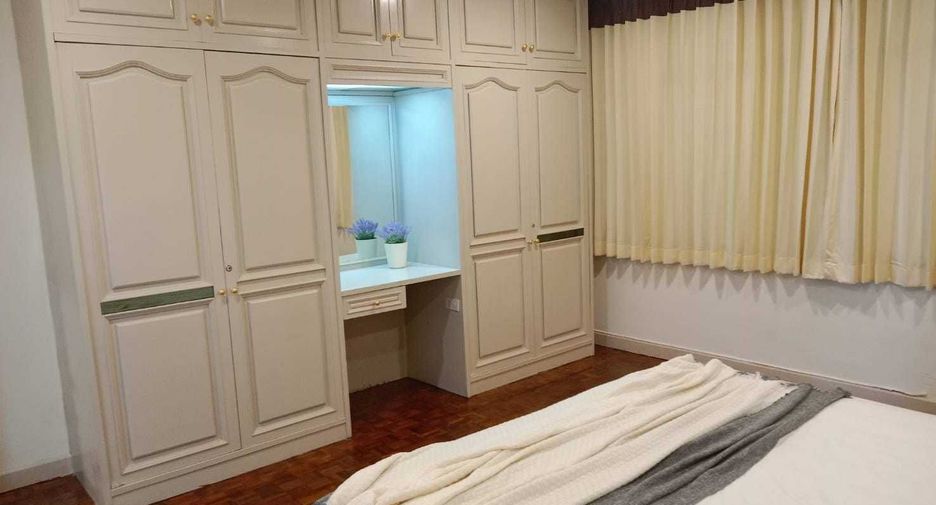 For rent 3 bedrooms condo in Watthana, Bangkok