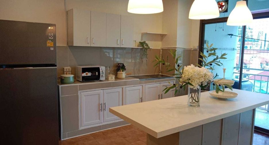 For rent 3 bedrooms condo in Watthana, Bangkok