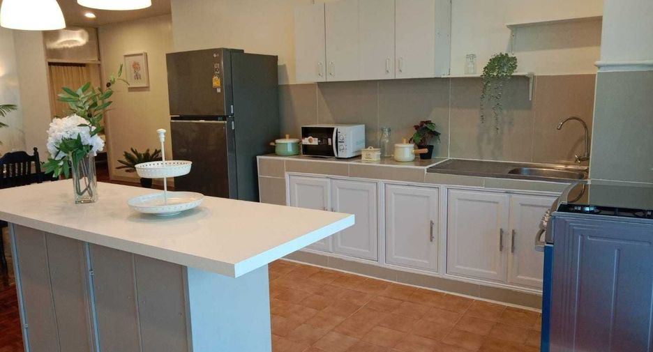 For rent 3 bedrooms condo in Watthana, Bangkok