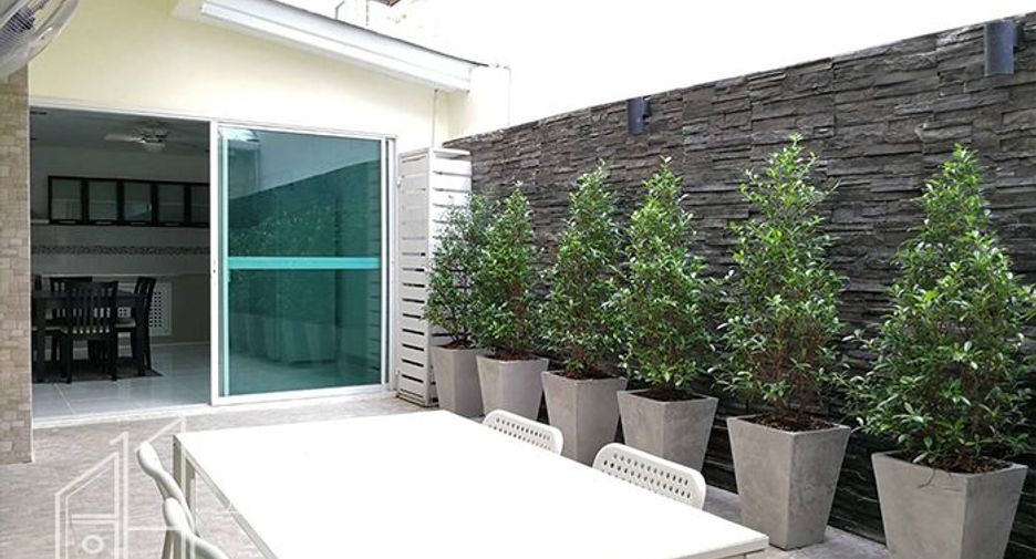 For rent 3 bedrooms apartment in Watthana, Bangkok