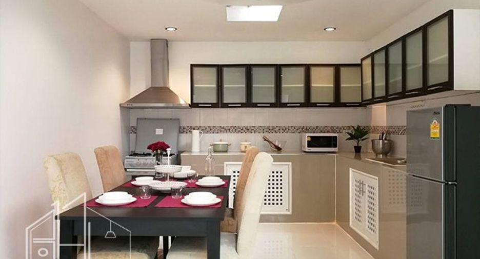For rent 3 bedrooms apartment in Watthana, Bangkok