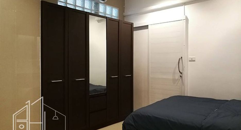 For rent 3 bedrooms apartment in Watthana, Bangkok