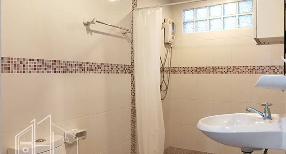 For rent 3 bedrooms apartment in Watthana, Bangkok
