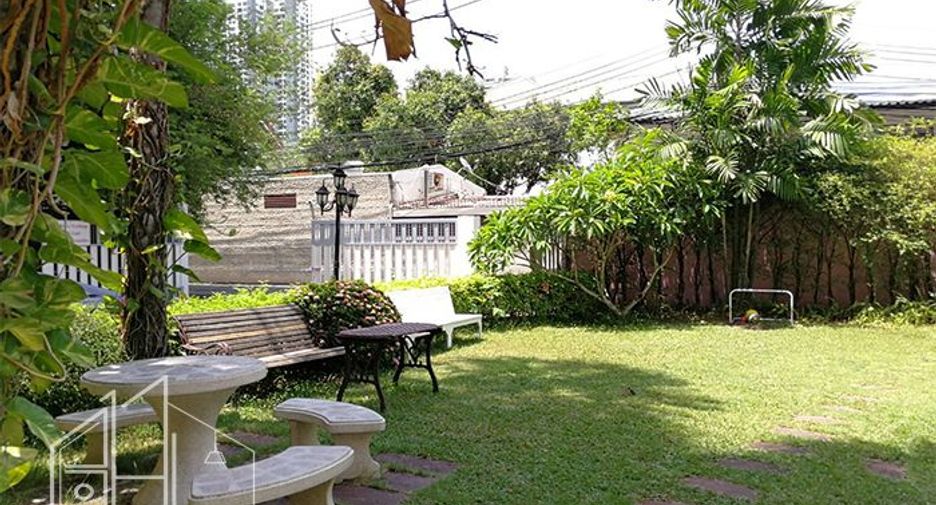 For rent 3 bedrooms apartment in Watthana, Bangkok