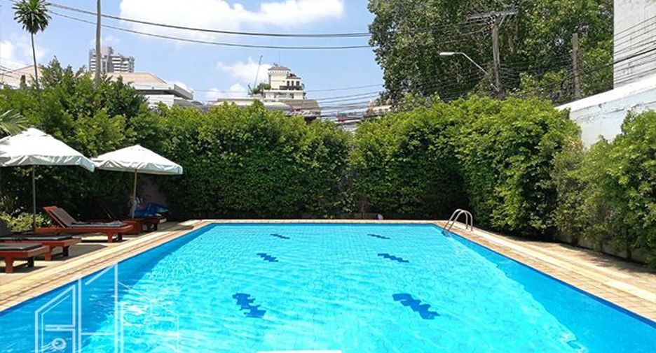 For rent 3 bedrooms apartment in Watthana, Bangkok
