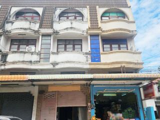 À vendre local commercial à Si Racha, Chonburi