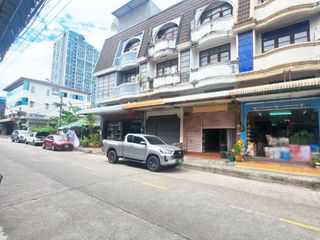 À vendre local commercial à Si Racha, Chonburi