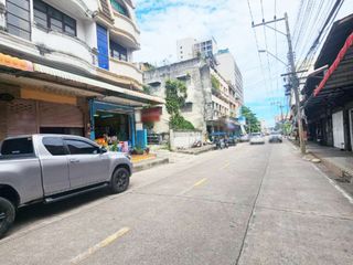 À vendre local commercial à Si Racha, Chonburi