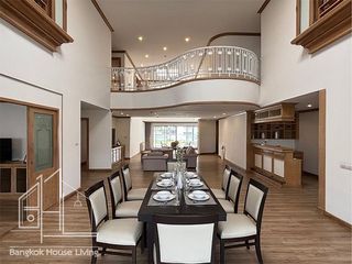 For rent 5 bedrooms condo in Watthana, Bangkok