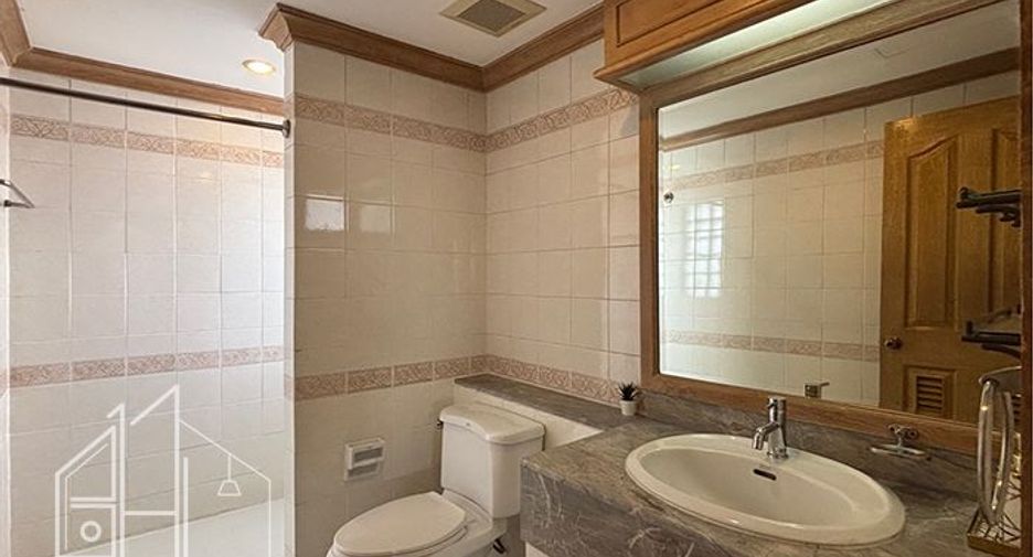 Аренда 5 спальни кондо в Щаттхана, Бангкок