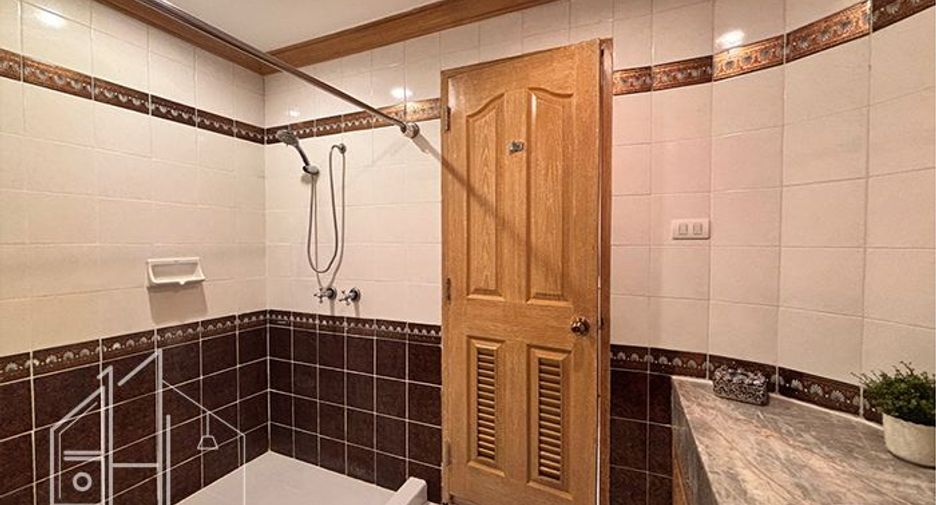 Аренда 5 спальни кондо в Щаттхана, Бангкок