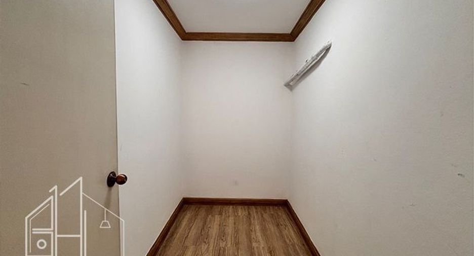 Аренда 5 спальни кондо в Щаттхана, Бангкок