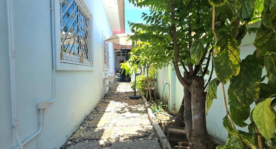 出售 2 卧室 联排别墅 在 Si Racha, Chon Buri