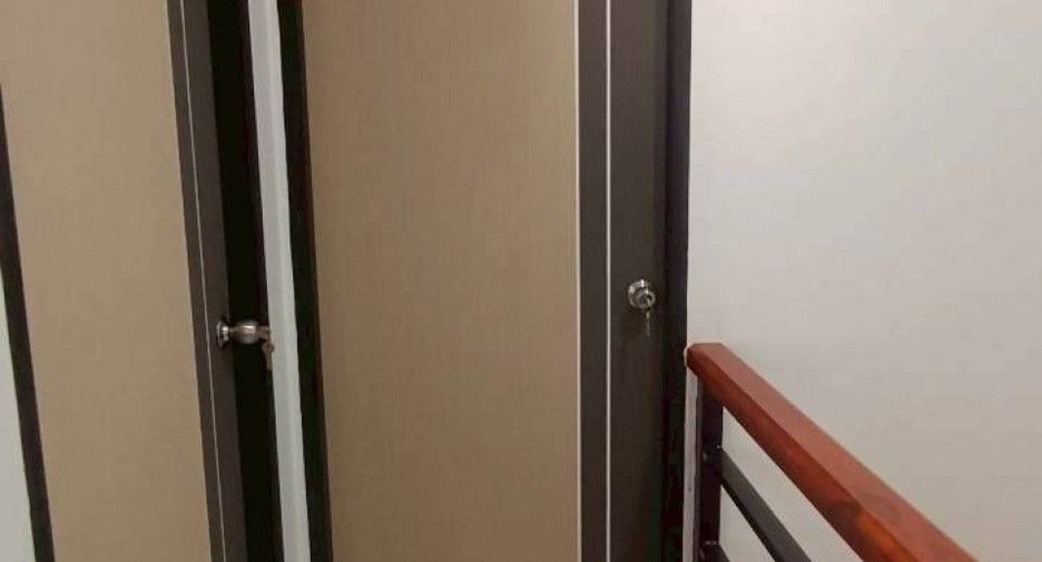 Casa adosada en venta de 3 habitaciones en Mueang Samut Sakhon, Samut Sakhon