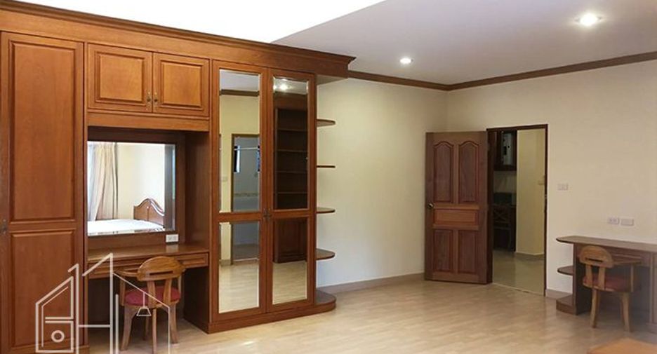 Condo en alquiler de 3 habitaciones en Watthana, Bangkok