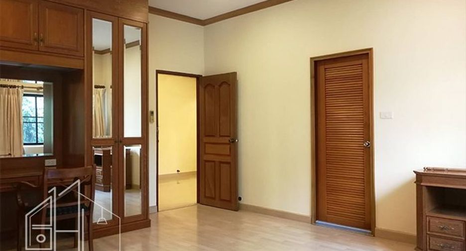 Condo en alquiler de 3 habitaciones en Watthana, Bangkok