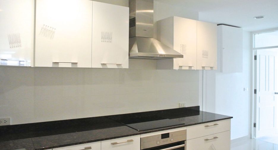 For rent 3 bedrooms condo in Watthana, Bangkok