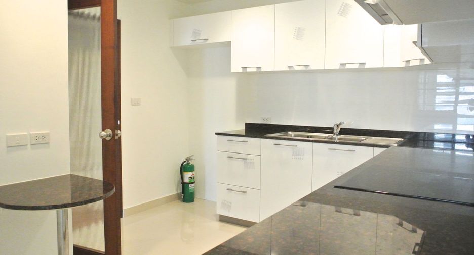 For rent 3 bedrooms condo in Watthana, Bangkok