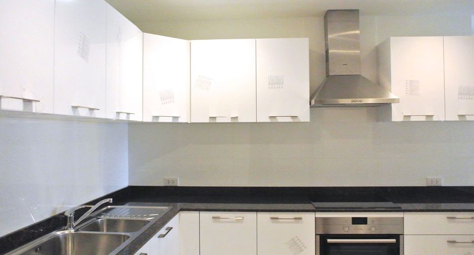 For rent 3 bedrooms condo in Watthana, Bangkok