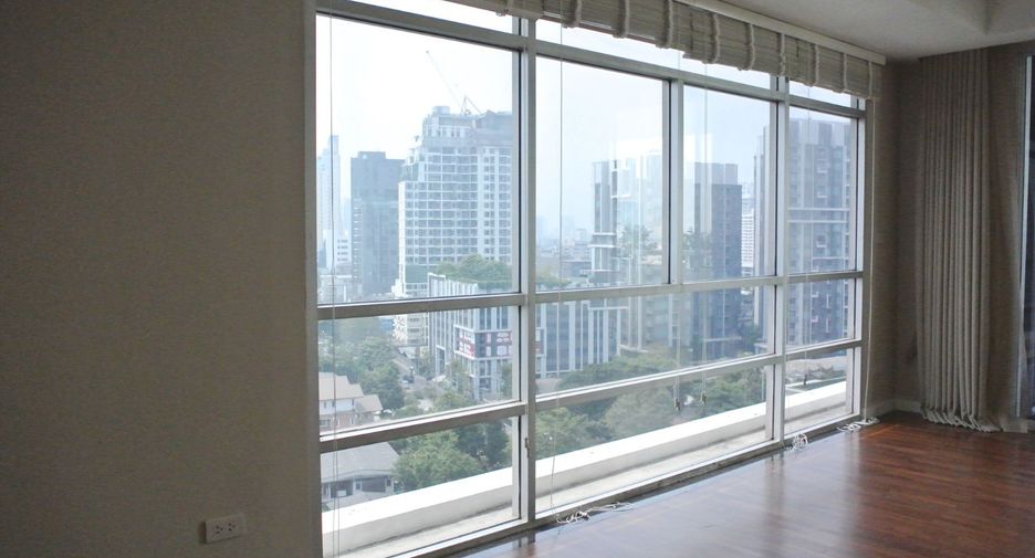 For rent 3 bedrooms condo in Watthana, Bangkok