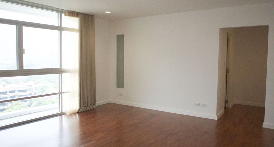 For rent 3 bedrooms condo in Watthana, Bangkok