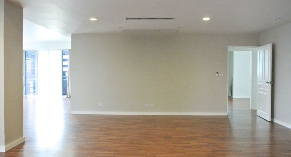 For rent 3 bedrooms condo in Watthana, Bangkok