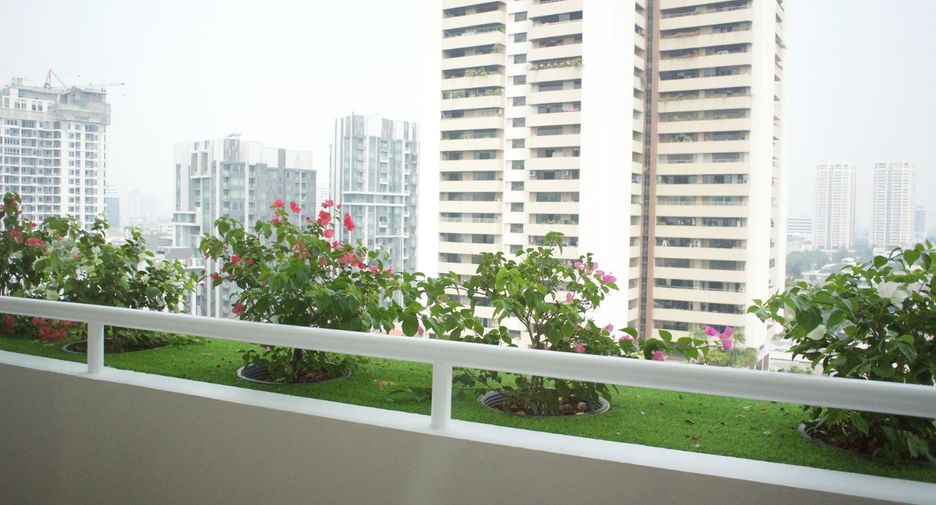 For rent 3 bedrooms condo in Watthana, Bangkok