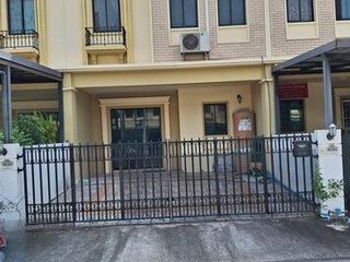 Reihenhaus zum Kauf mit 4 Zimmer in Saphan Sung, Bangkok