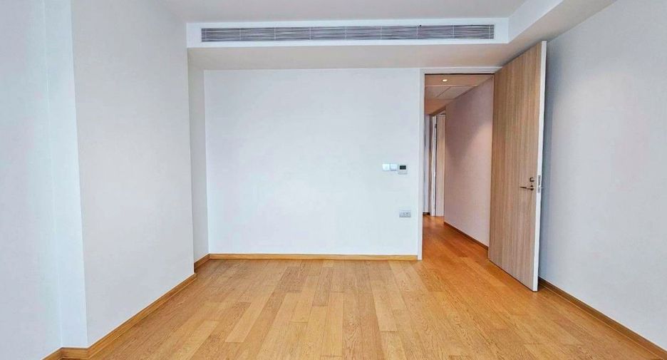For sale 3 ベッドルーム condo in Yan Nawa, Bangkok